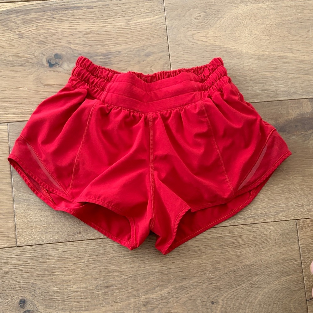 lululemon hotty hot shorts 2.5 low rise - size 2